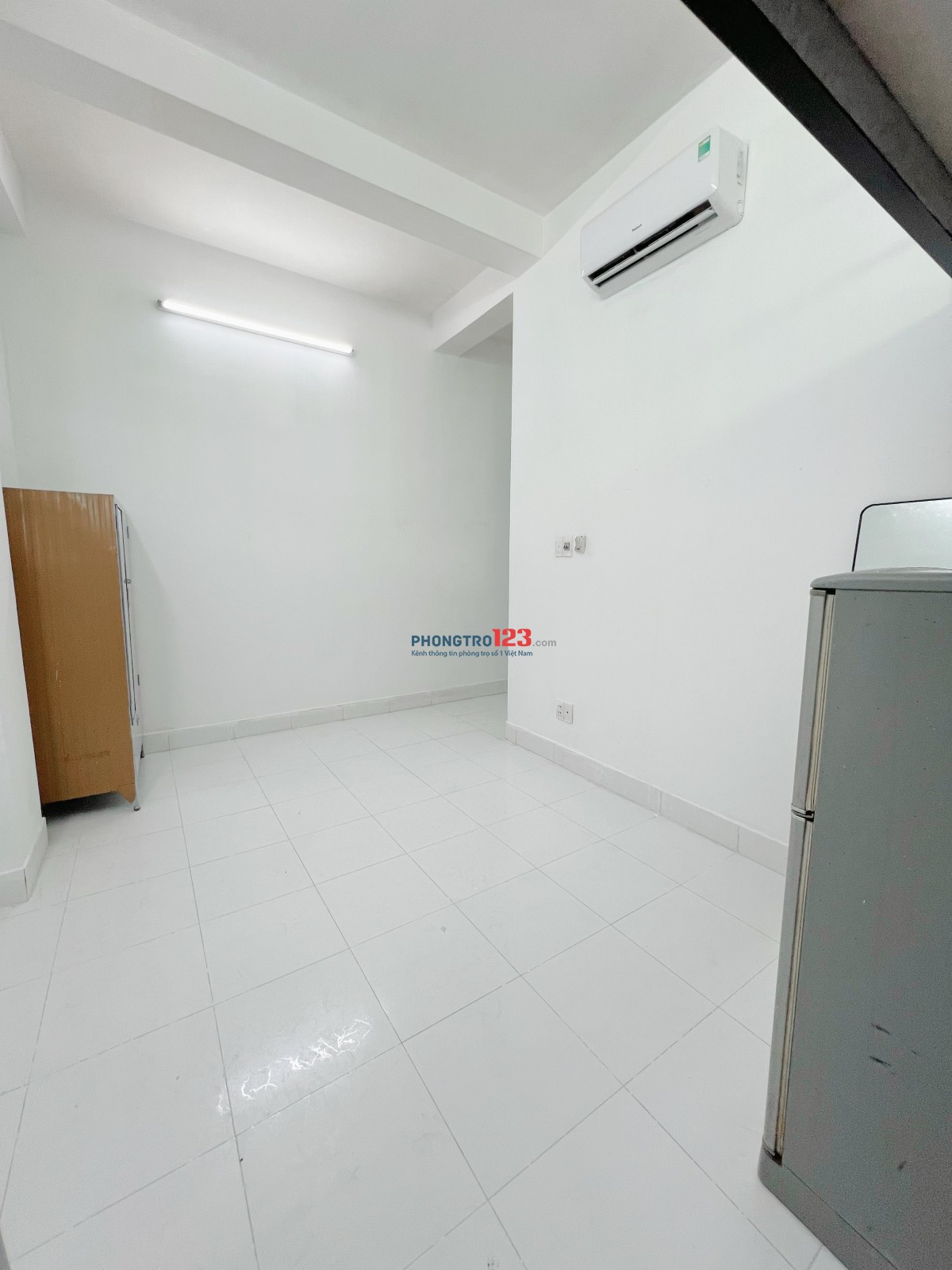 Phòng gác cửa sổ gần đại học Y Dược