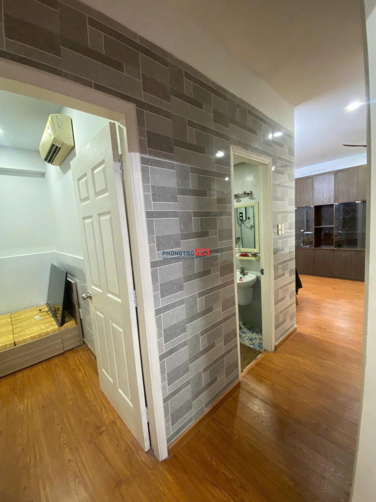 Cho thuê căn 81m2, có 3p ngủ,2wc, nội thất - C/c Miếu Nổi giá 14tr/th