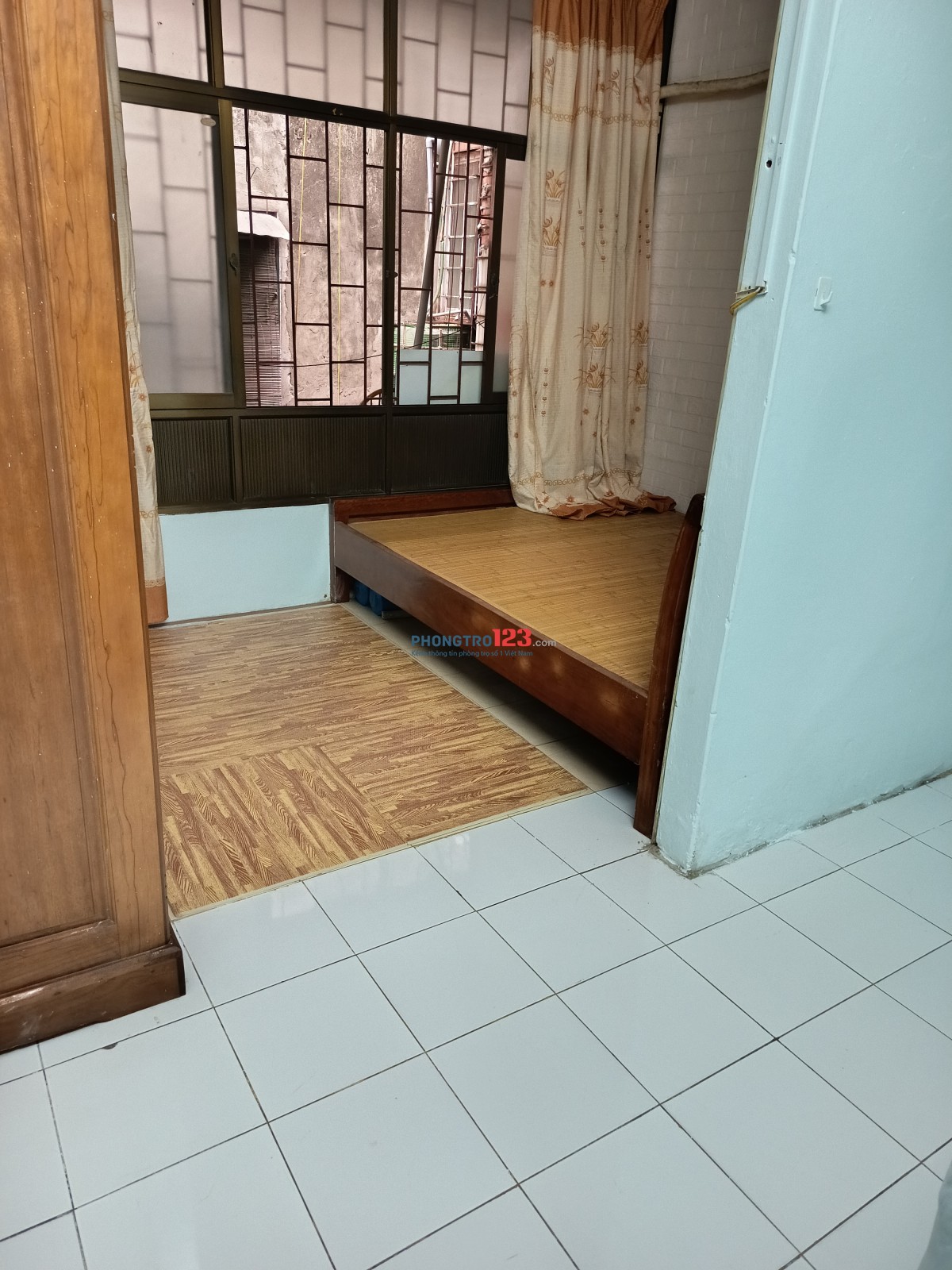Cho thuê căn hộ tập thể riêng biệt tầng 3 ở 1194 đường Láng 40m2, 1k1n, full đồ, 4 triệu