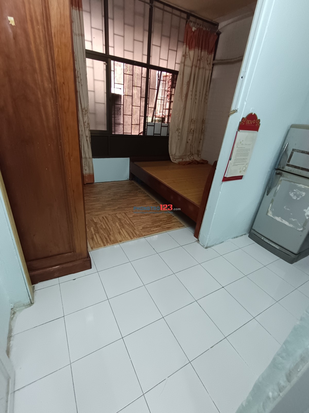 Cho thuê căn hộ tập thể riêng biệt tầng 3 ở 1194 đường Láng 40m2, 1k1n, full đồ, 4 triệu