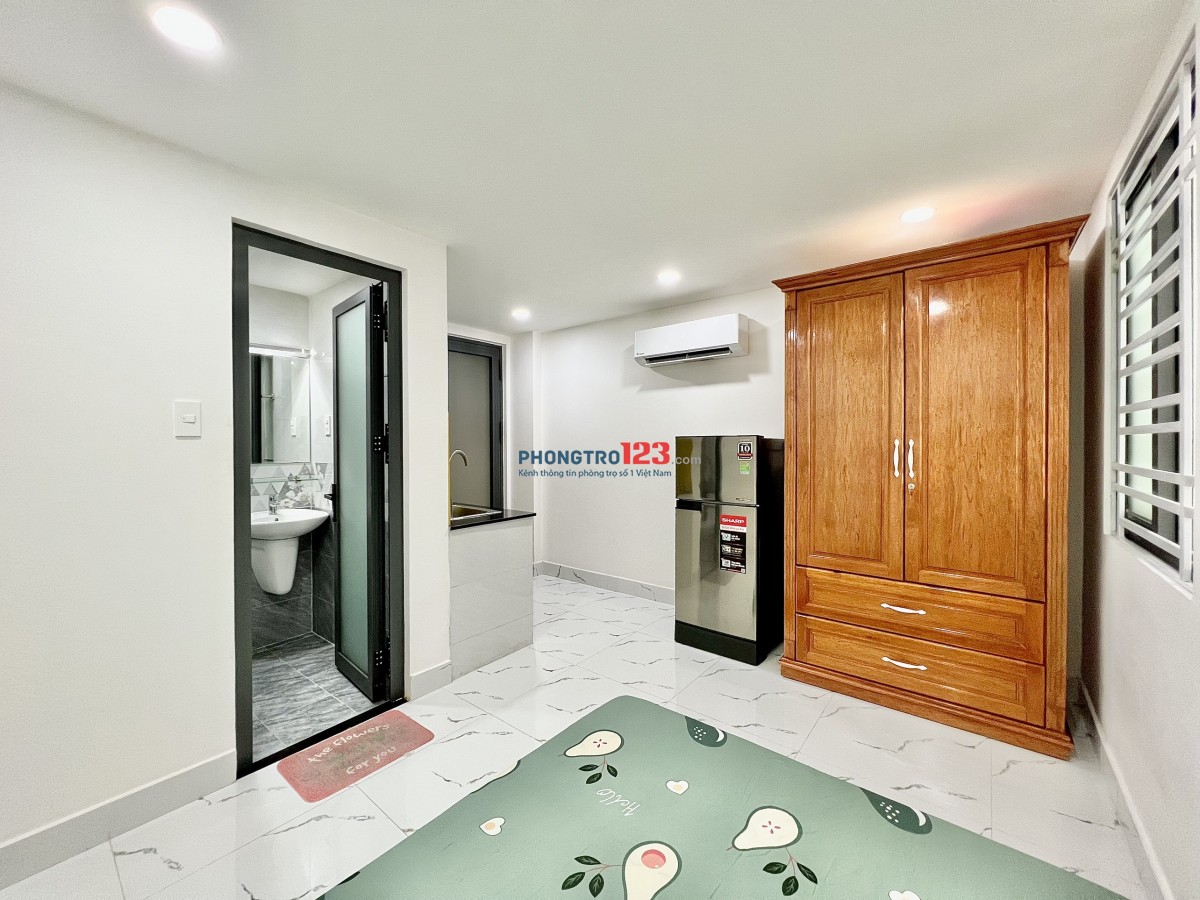 Phòng Cửa Sổ Trời Full Tiện Nghi gần HUTECH - GTVT