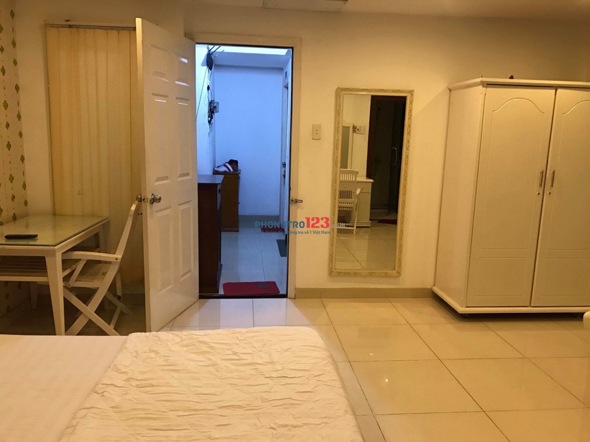 Phòng đầy đủ tiện nghi gần cầu Thị Nghè. Có ban công. Miễn phí wifi. Khu yên tĩnh. Giờ giấc tự do