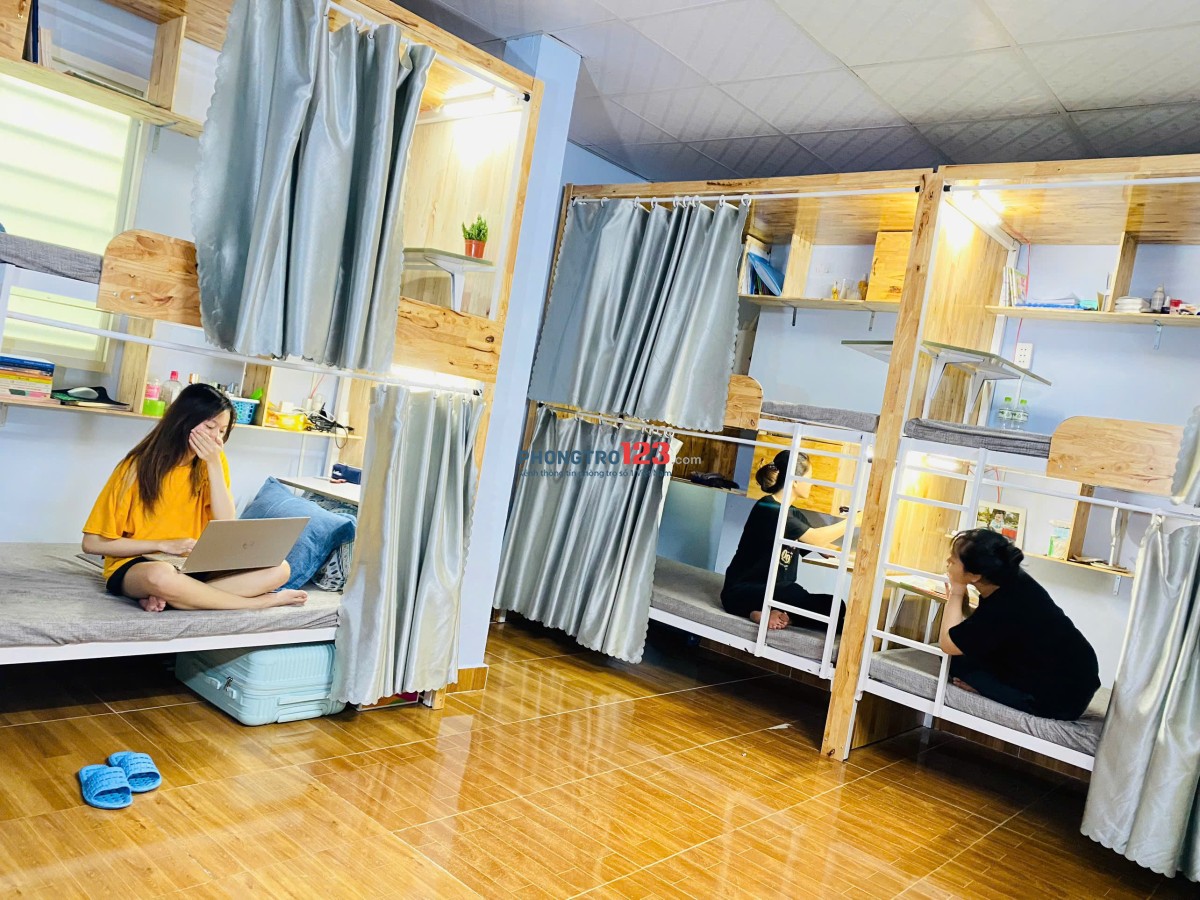 Ký Túc Xá Sleepbox Hoàng Diệu chỉ 4ng phòng giá từ 1tr7