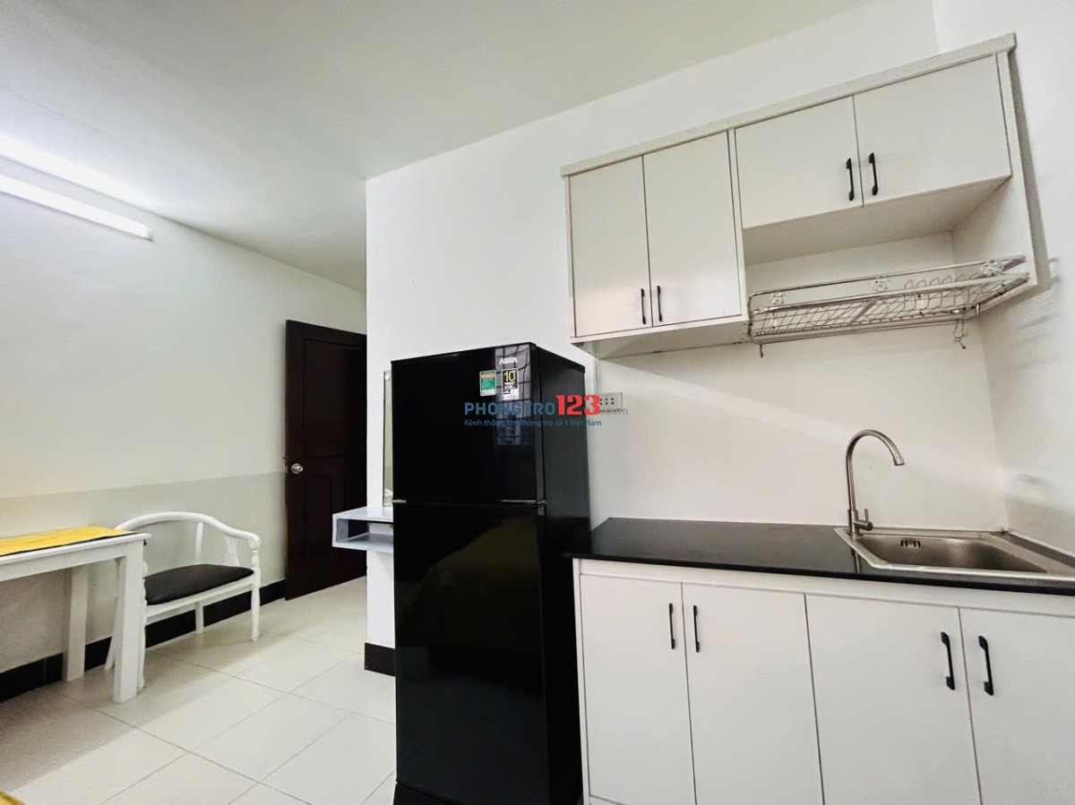 Cho thuê phòng 30m2 Full Nội Thất, Cửa sổ thoáng, Võ Văn Kiệt Quận 1