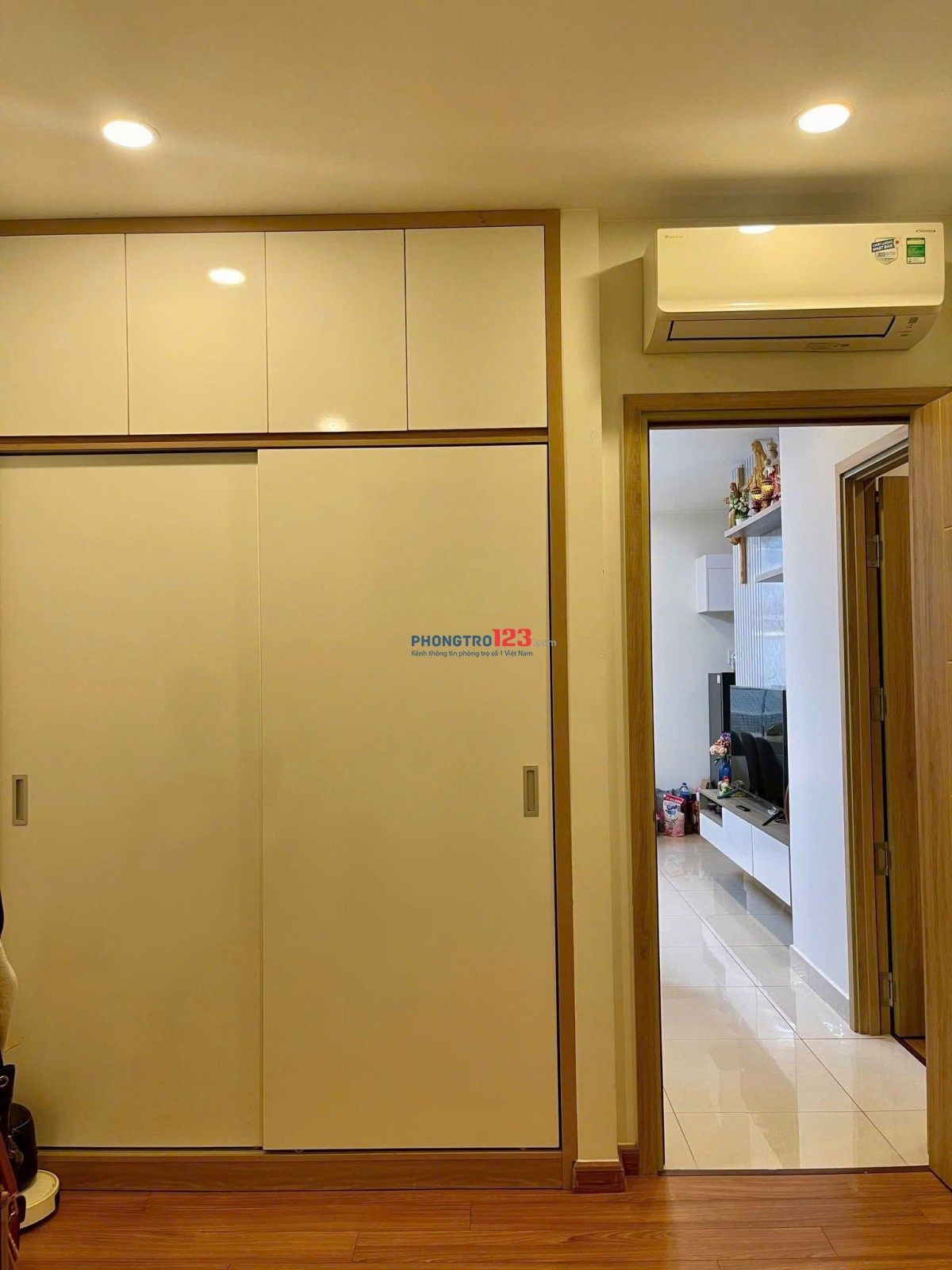 Chung cư 312 Lạc Long Quân căn 93m2, 3p ngủ, Nội thất, 14tr/tháng