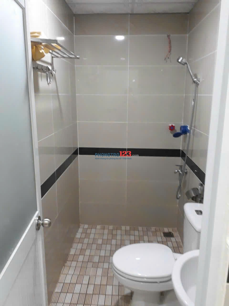 Chính chủ trống phòng 22m2, có máy giặt, quạt, giường, khu vực nấu ăn - đường số 10, An Khánh