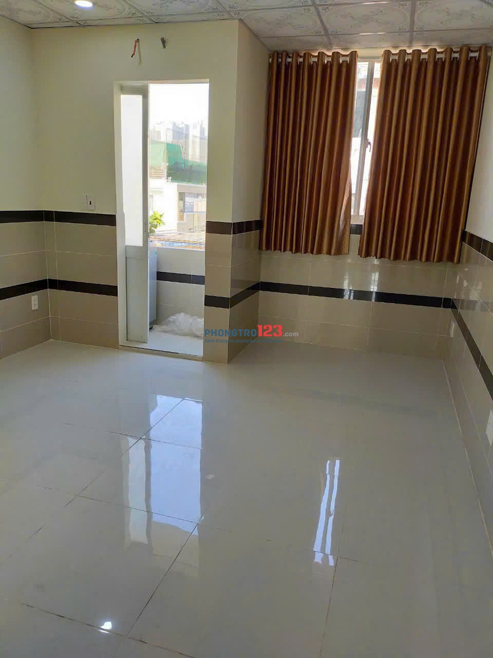 Chính chủ trống phòng 22m2, có máy giặt, quạt, giường, khu vực nấu ăn - đường số 10, An Khánh