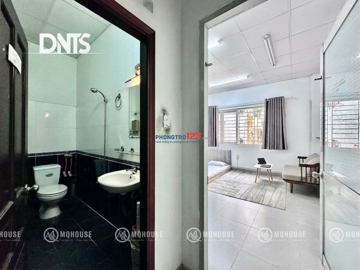 Phòng trọ rộng rãi sạch sẽ ngay trung tâm Q1. Gần Sân V Đ Hoa Lư. Cửa sổ lớn đầy đủ nt. Giá 5tr.
