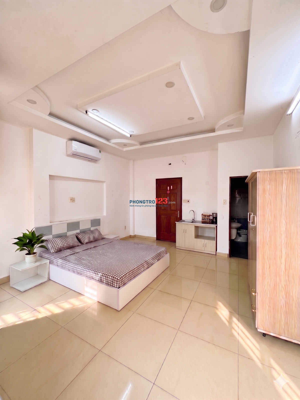 Phòng mới, đẹp, có ban công nội thất. Gần Ngã 5 Chuồng Chó