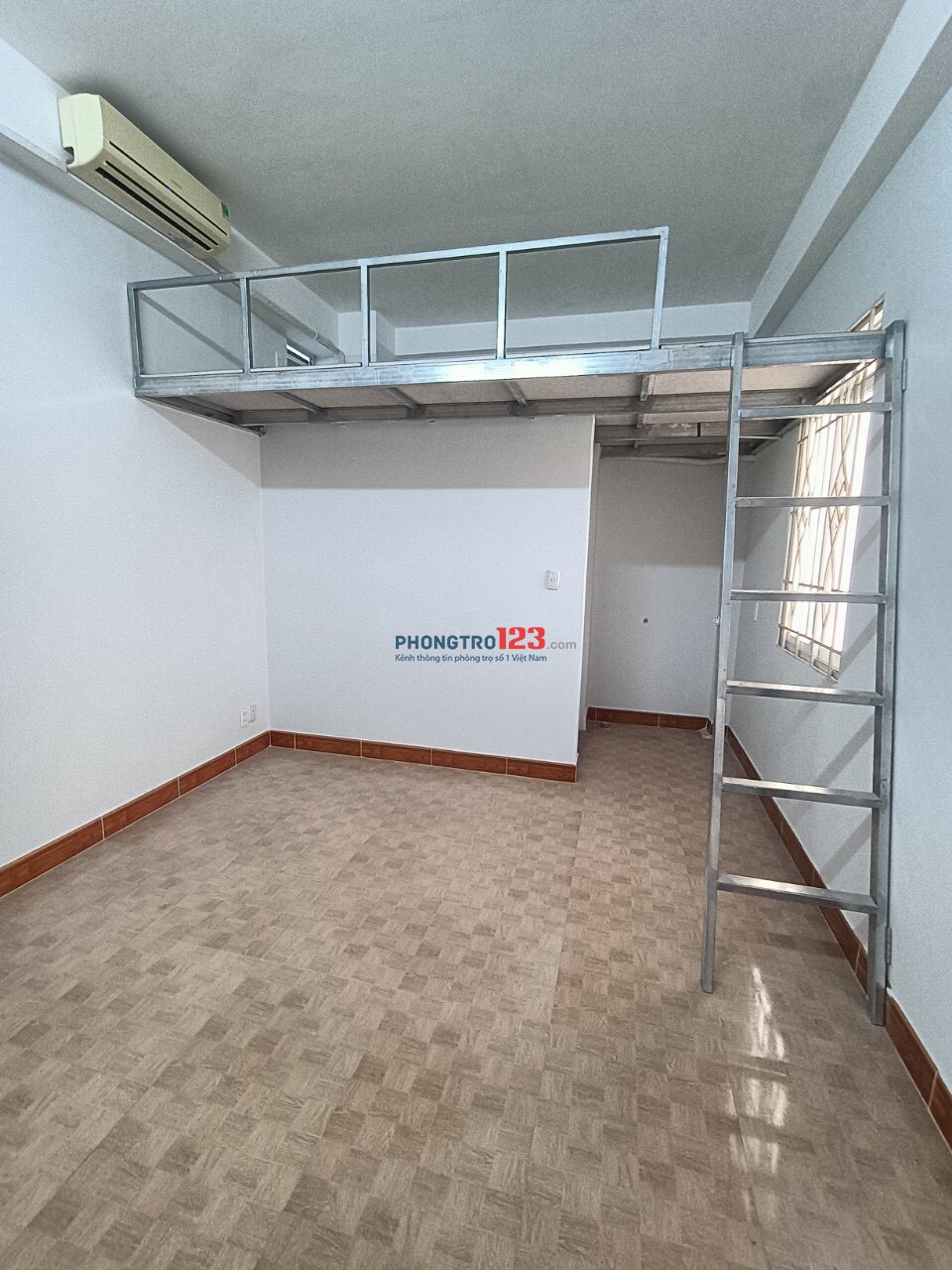 Phòng máy lạnh & quạt giá 4triệu (17m2)+sàn gác (8m2) có cửa sổ & WC riêng