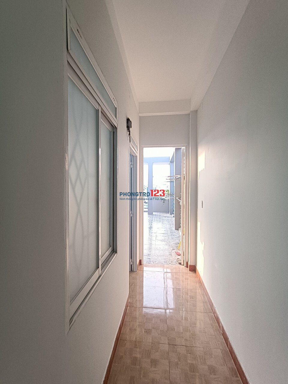 Phòng máy lạnh & quạt giá 4triệu (17m2)+sàn gác (8m2) có cửa sổ & WC riêng