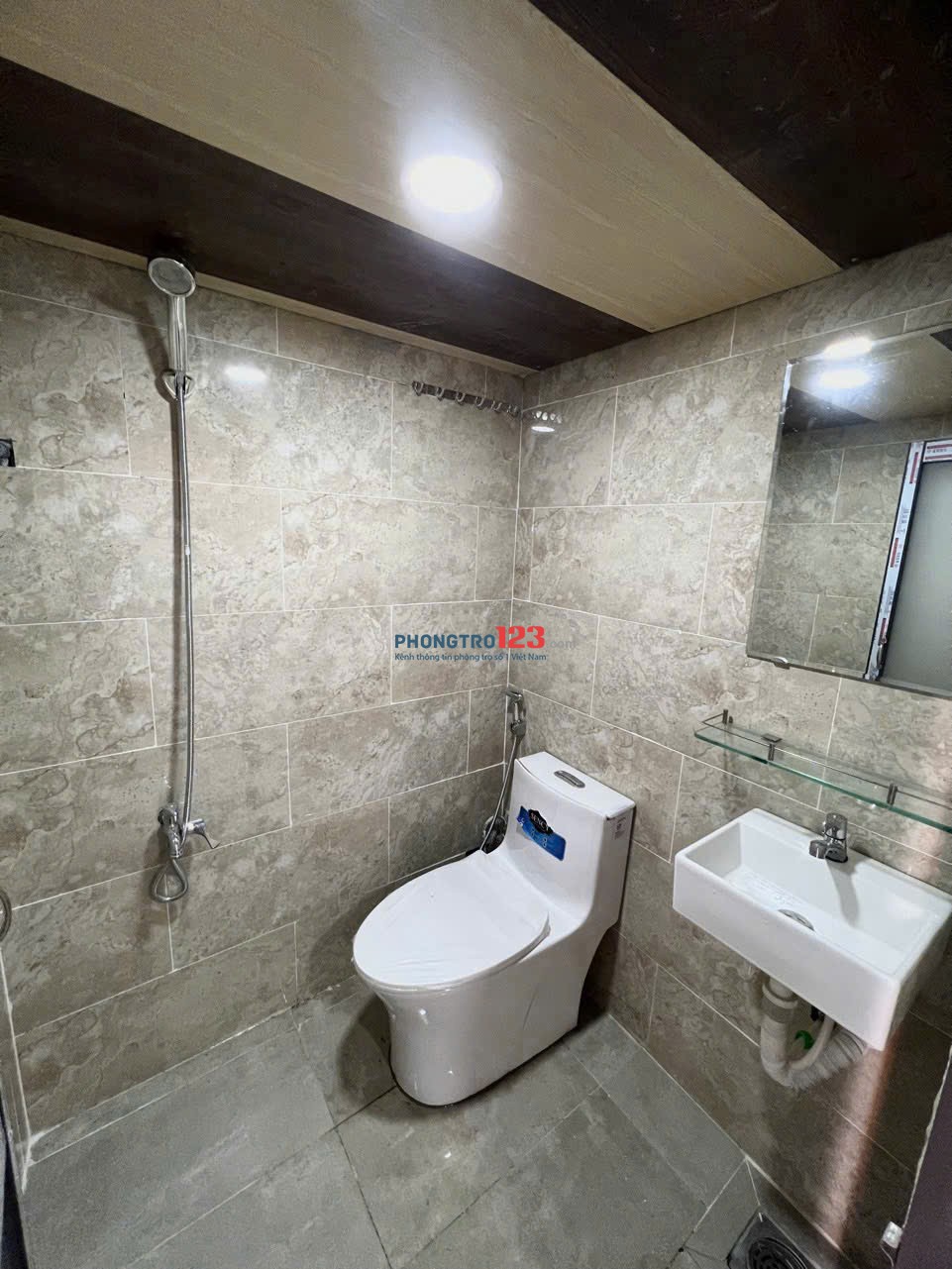 TRỐNG PHÒNG CÓ GÁC VÀ KHÔNG GÁC NGAY LÊ ĐỨC THỌ GIAO NGUYỄN OANH SẴN MÁY LẠNH, KỆ BẾP