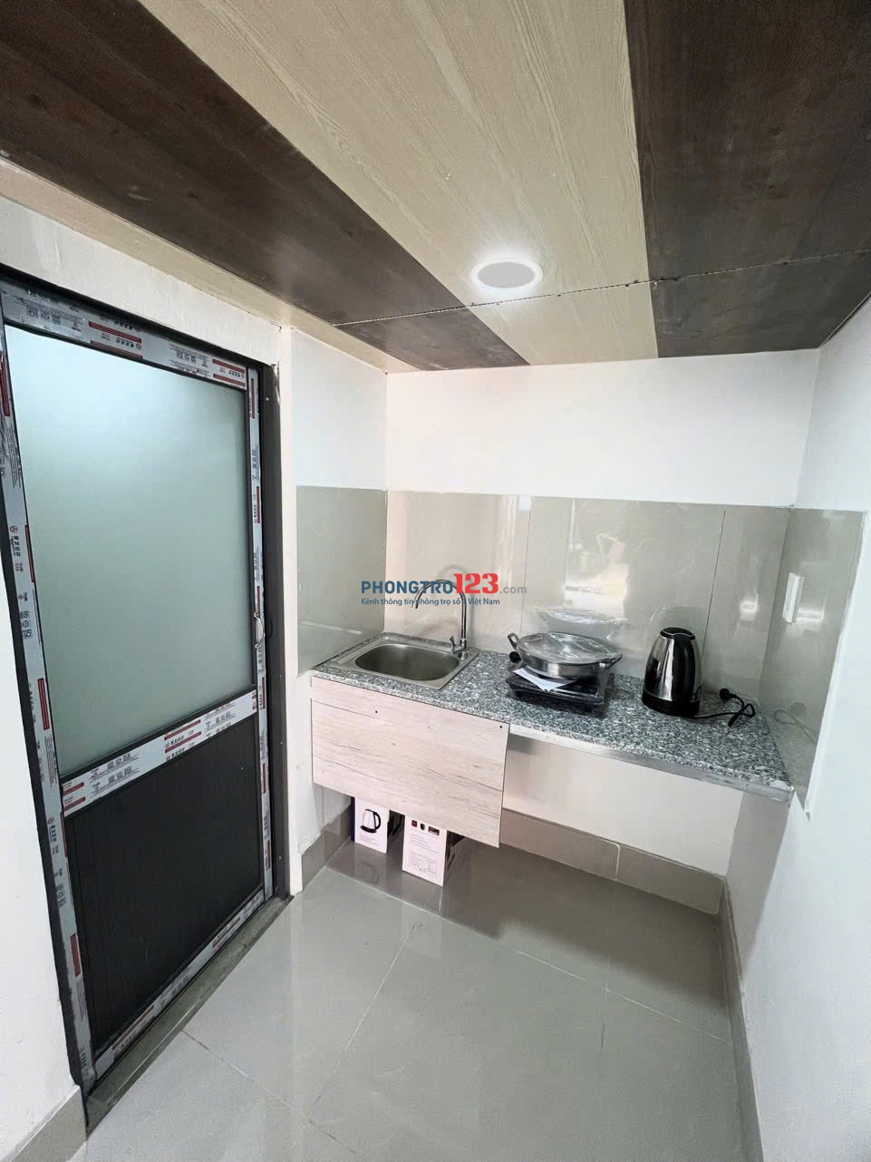 TRỐNG PHÒNG CÓ GÁC VÀ KHÔNG GÁC NGAY LÊ ĐỨC THỌ GIAO NGUYỄN OANH SẴN MÁY LẠNH, KỆ BẾP