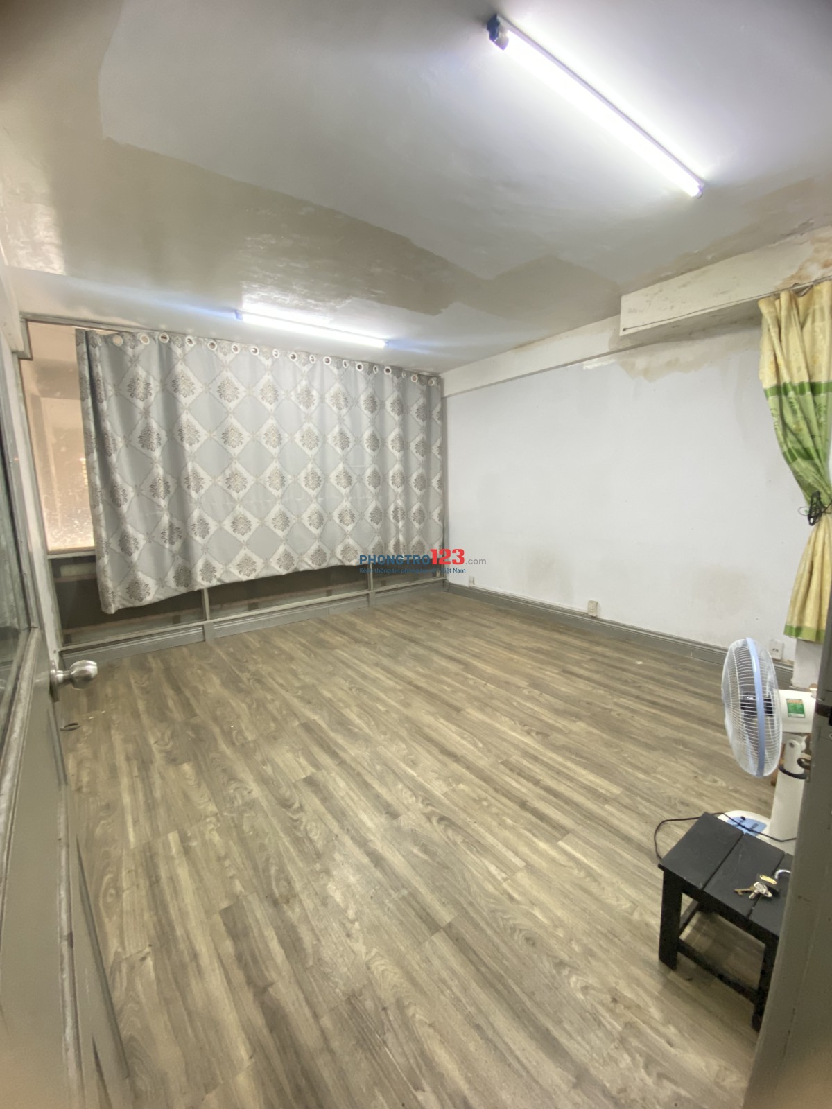 Cho Nữ thuê phòng trọ mặt tiền Quận 4