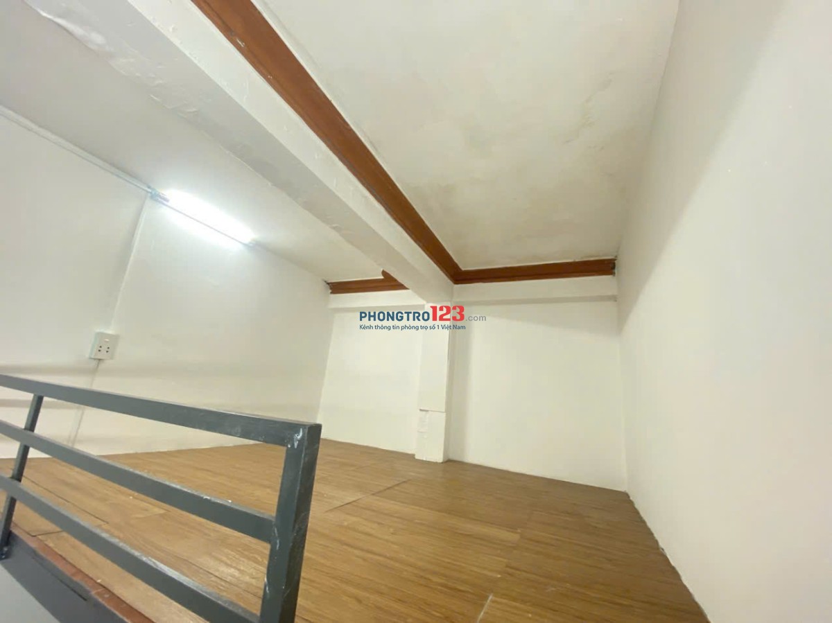 Phòng Gác Bếp, Lầu 1, Cửa Sổ, Sạch sẽ, Gần Vincom Phan Văn Trị 400m