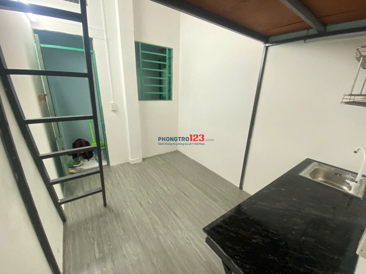 Phòng Gác Bếp, Lầu 1, Cửa Sổ, Sạch sẽ, Gần Vincom Phan Văn Trị 400m