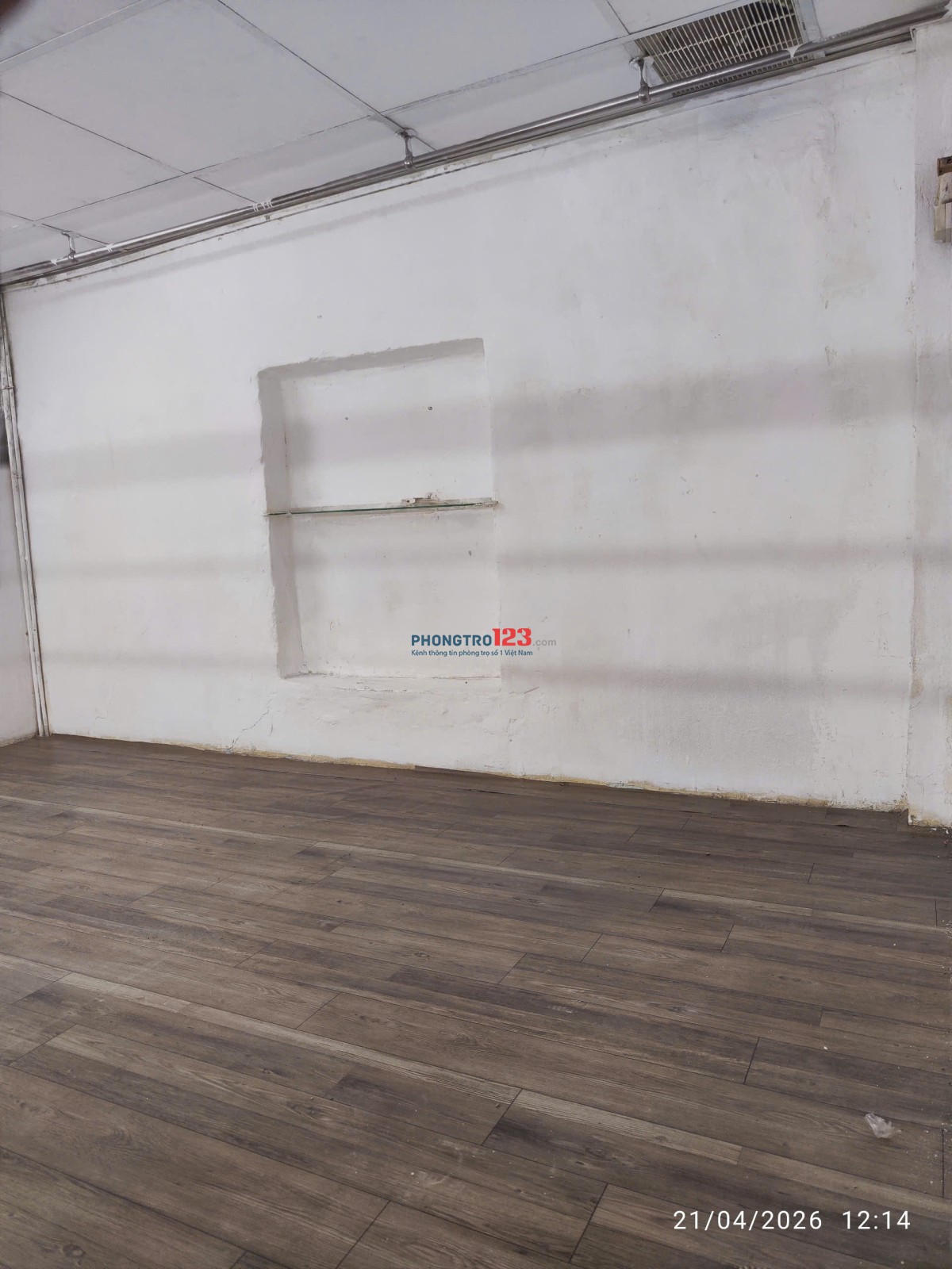 Nhà nhỏ 14m² Nguyễn Xí, gác lửng, điện nước chính, có nội thất, ở lâu dài, cam kết không tăng giá