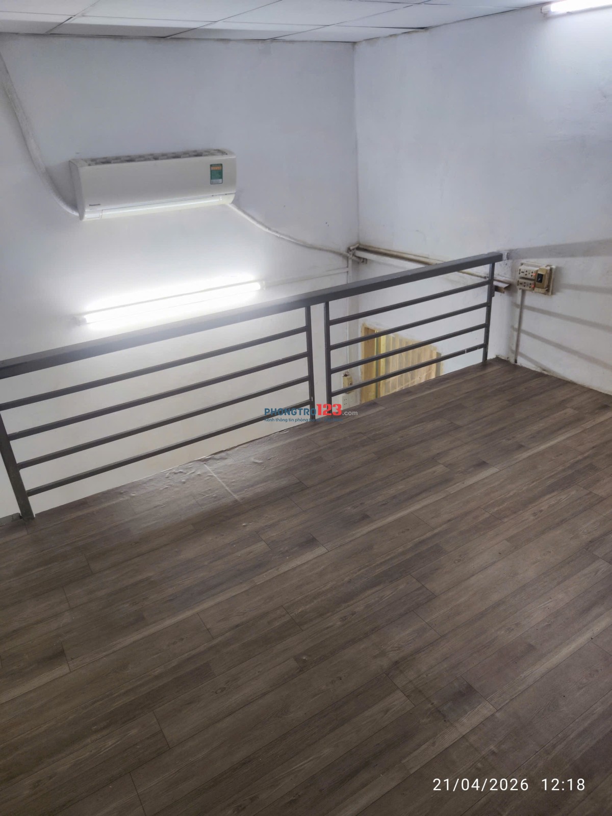 Nhà nhỏ 14m² Nguyễn Xí, gác lửng, điện nước chính, có nội thất, ở lâu dài, cam kết không tăng giá