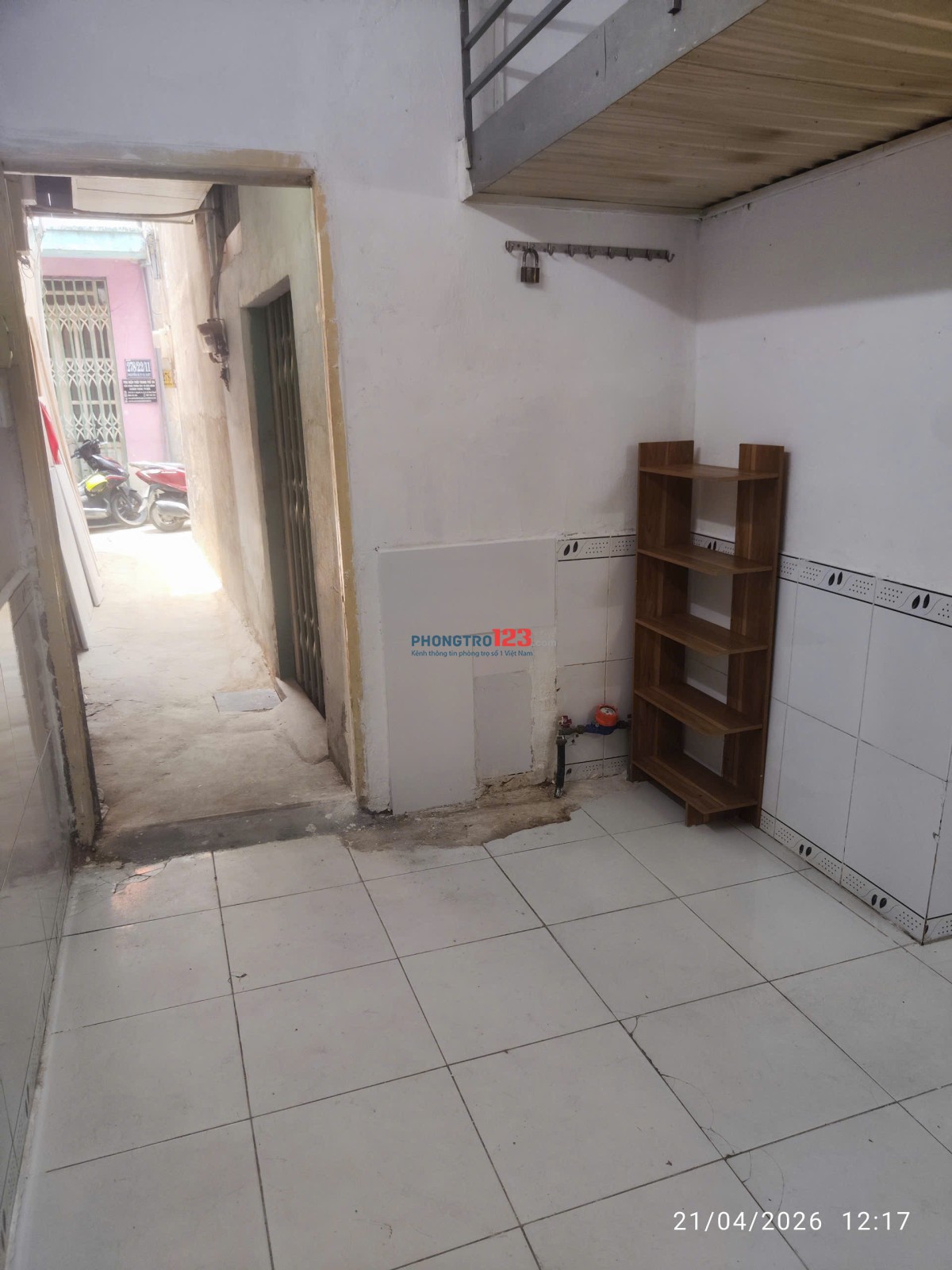 Nhà nhỏ 14m² Nguyễn Xí, gác lửng, điện nước chính, có nội thất, ở lâu dài, cam kết không tăng giá