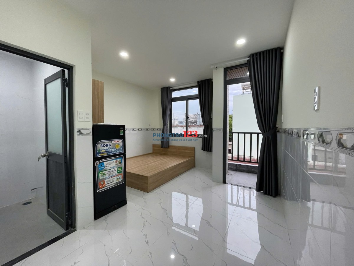 CHO THUÊ PHÒNG CÓ NỘI THẤT BAN CÔNG – NƠ TRANG LONG , QUẬN BÌNH THẠNH I GẦN CHỢ BÀ CHIỂU GIÁP PHÚ NH