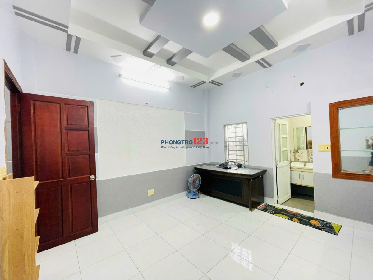 CHO THUÊ PHÒNG GẦN E-MART PHAN HUY ÍCH - CÓ CỬA SỔ TRỜI