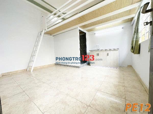 CHO THUÊ TRỌ CÓ GÁC CỬA SỔ NGAY CÔNG VIÊN LÀNG HOA