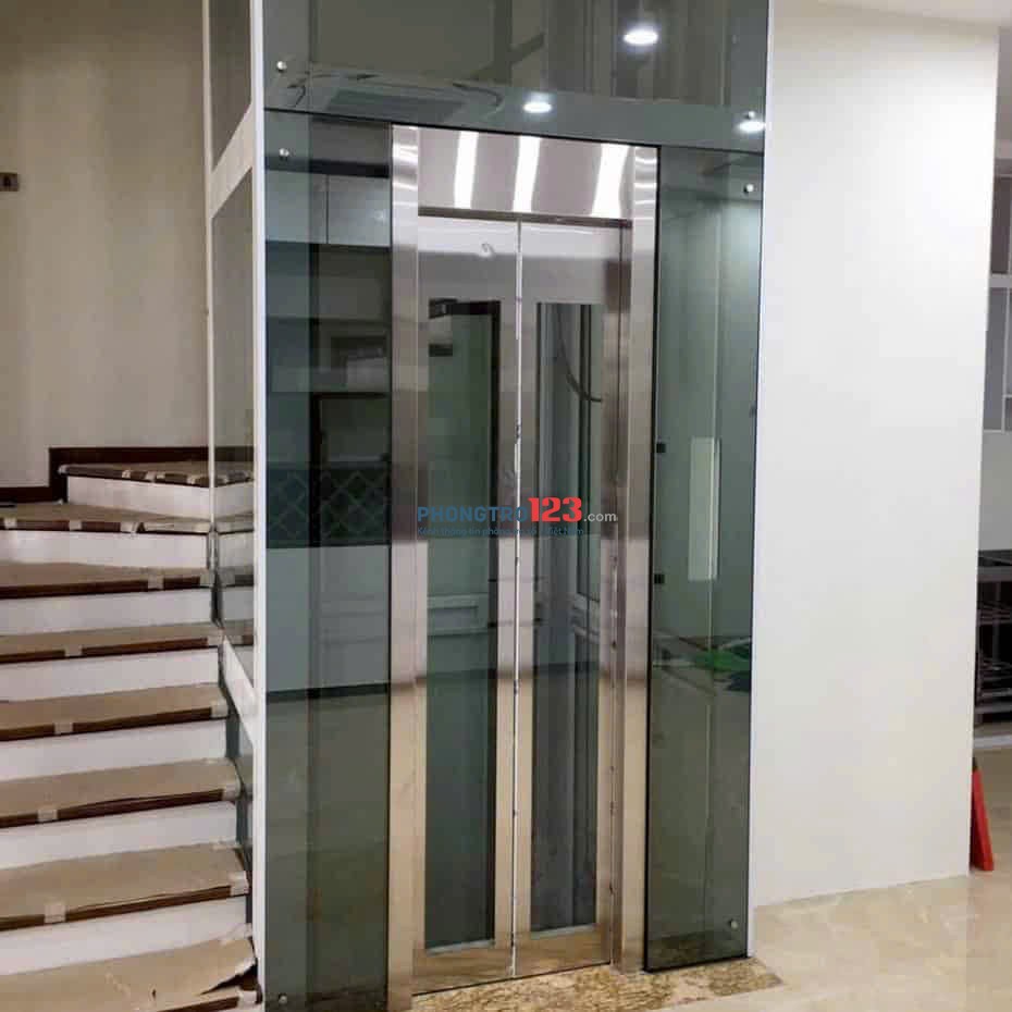 Đối diện CĐ FPT, nhà mới xây thang máy PCCC đầy đủ, ban công sáng thoáng