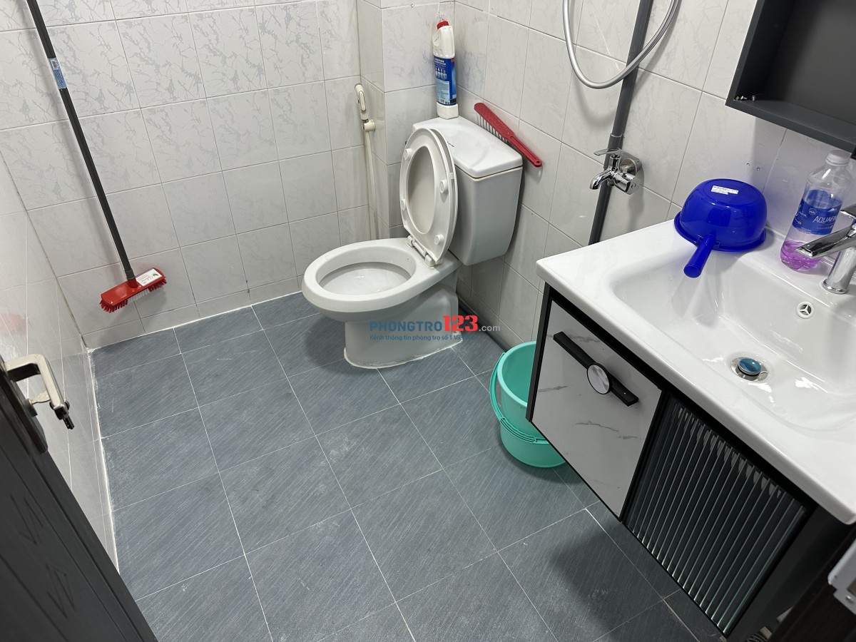 Cho thuê căn hộ 75 mét vuông, đối diện là THPT Trường Chinh đường DN11, Đông Hưng Thuận, Q12