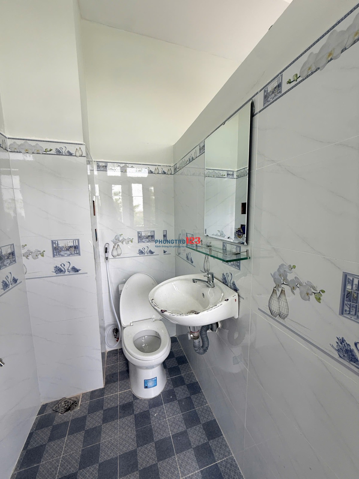 Phòng ban công full nội thất chỉ 6tr đồng
