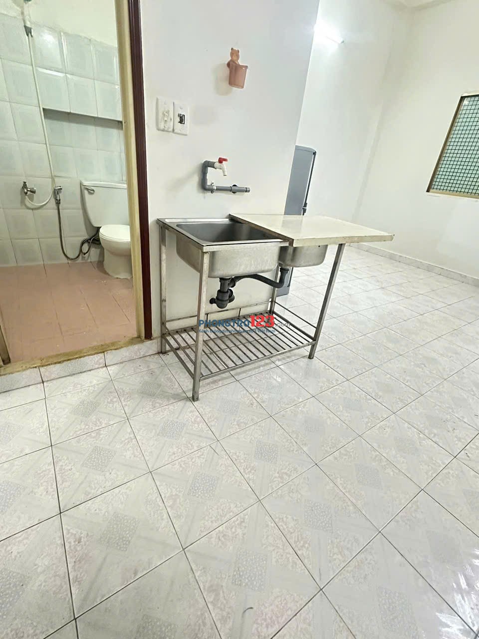 PHÒNG LẦU 1 CHO THUÊ, WCR, GIÁ 2.6 TRIỆU, NGAY CHỢ TÂN SƠN NHẤT, CV GIA ĐỊNH, ĐH GIA ĐỊNH. ĐH CN4