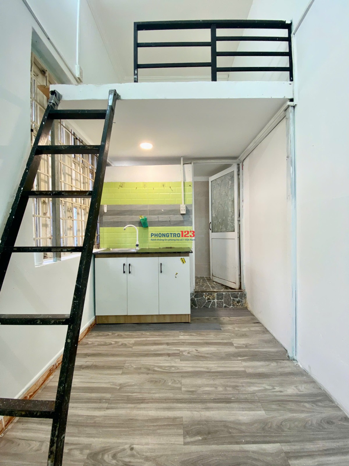 PHÒNG GÁC CỬA SỔ LỚN- LẦU 1 - BẾP - GẦN NGAY VINCOM PHAN VĂN TRỊ 300m