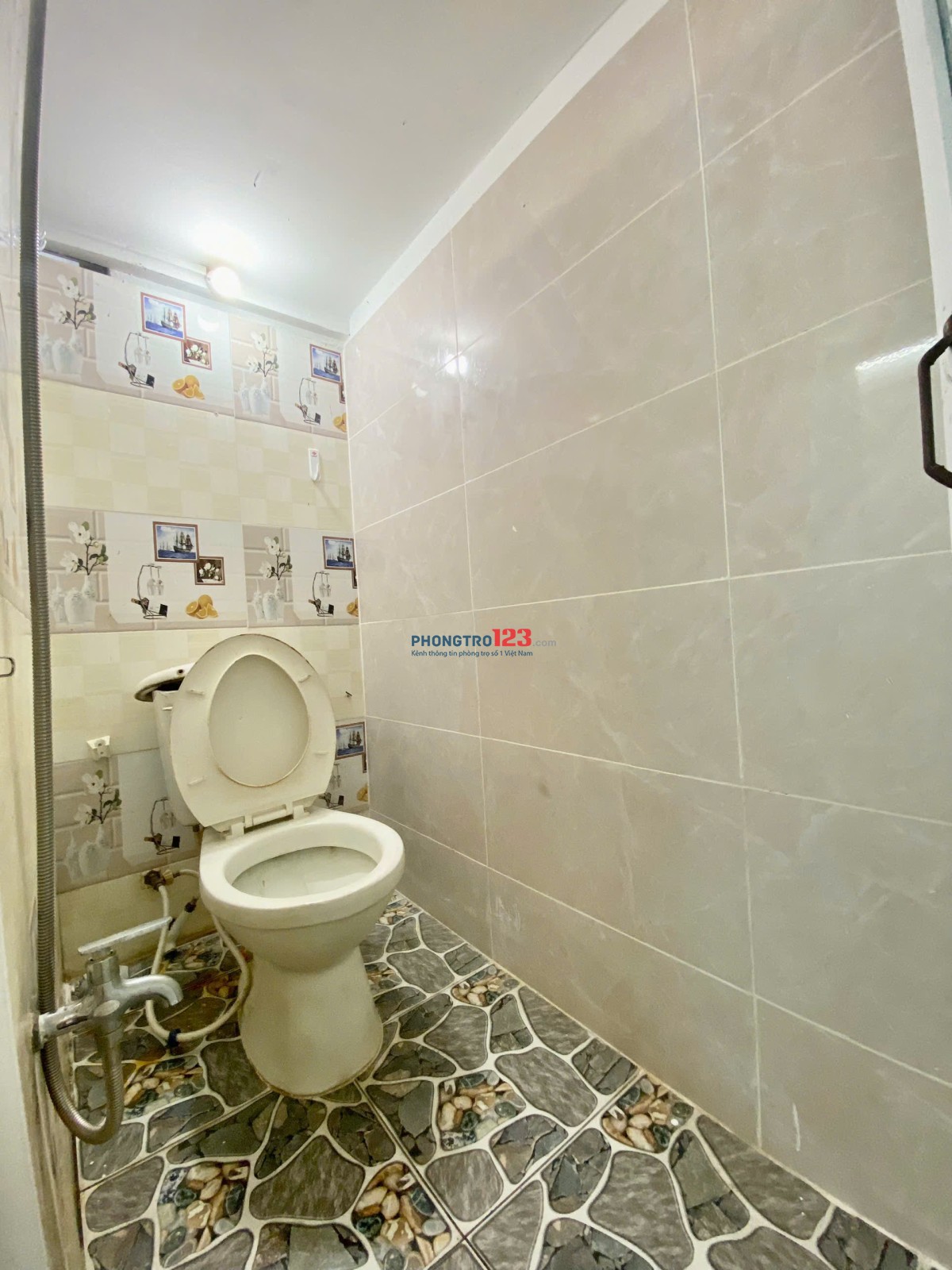 PHÒNG GÁC CỬA SỔ LỚN- LẦU 1 - BẾP - GẦN NGAY VINCOM PHAN VĂN TRỊ 300m