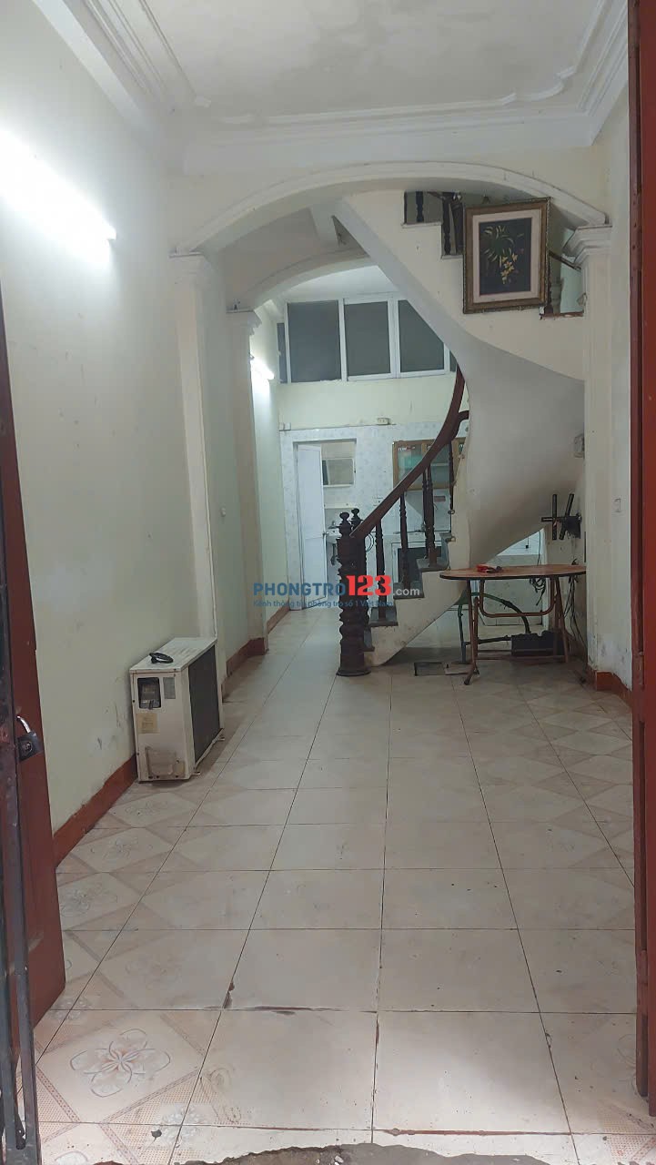 Cho thuê nhà chính chủ 5 tầng ngay đầu ngõ 142 đường Kim Giang p Đại Kim
