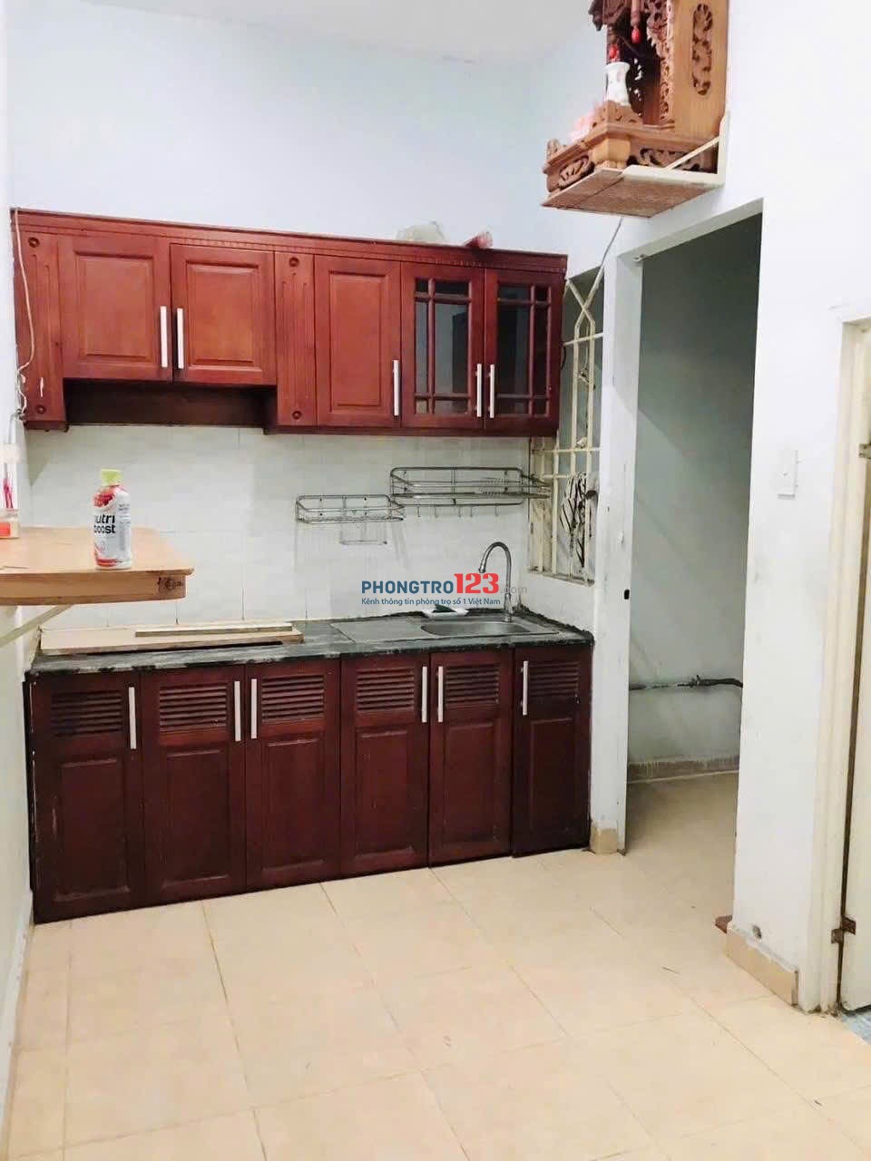 Pass căn hộ chung cư 2 phòng ngủ, nội thất cơ bản bếp máy lạnh giá 7tr