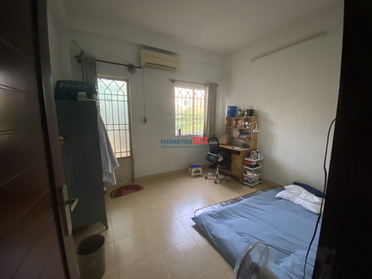 Pass căn hộ chung cư 2 phòng ngủ, nội thất cơ bản bếp máy lạnh giá 7tr