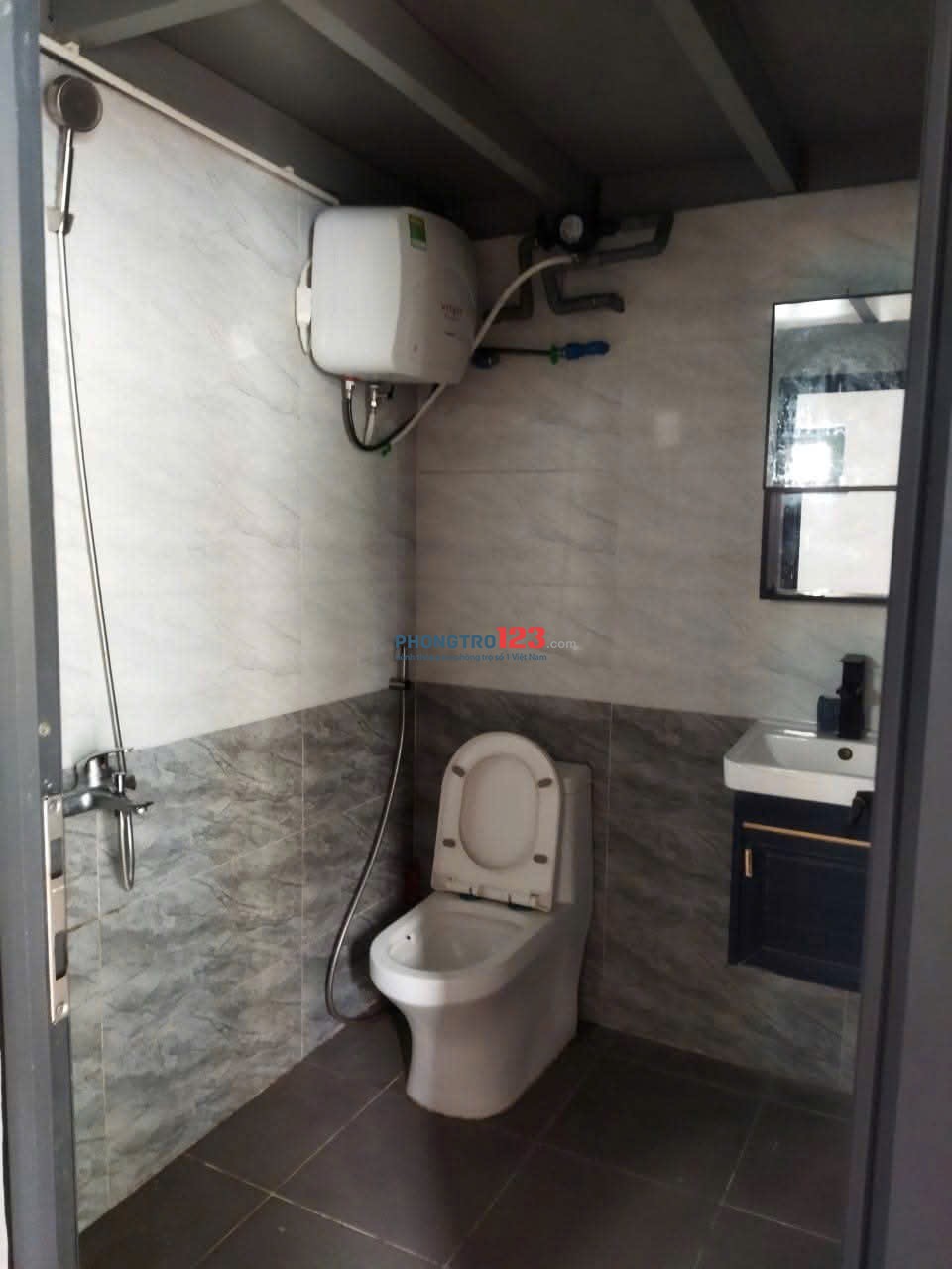 Phòng có gác cao 1m7 + SÂN RỘNG thoáng – full tiện nghi – Tân Bình