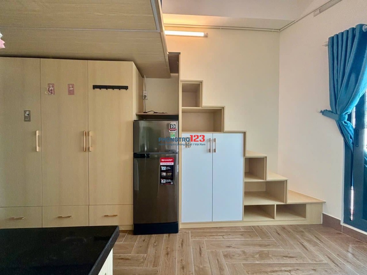 CHO THUÊ PHÒNG GÁC LỬNG FULL NỘI THẤT CÓ BAN CÔNG LỚN GẦN CHỢ BÀ CHIỂU - QUẬN 1