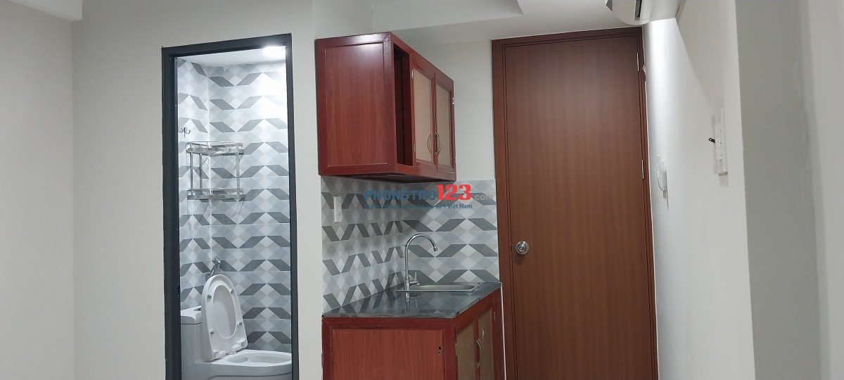 Phòng ban công Gần ĐH UFM_FPT_Hutech 30m2 Chỉ 2 Triệu 8