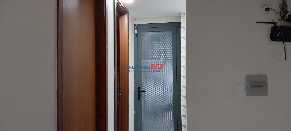 Phòng ban công Gần ĐH UFM_FPT_Hutech 30m2 Chỉ 2 Triệu 8