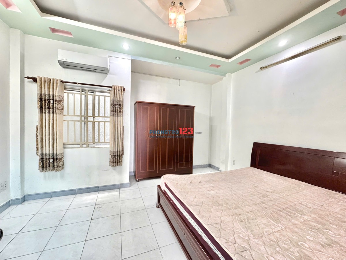 PHÒNG Cửa sổ trời, GẦN EMART VÀ CĐ FPT
