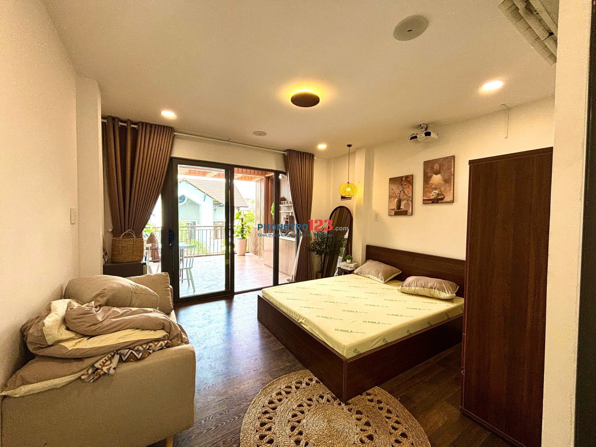 CHO THUÊ CĂN HỘ 1 PHÒNG NGỦ FULL NỘI THẤT – BAN CÔNG RỘNG – GẦN ĐH KINH TẾ TÀI CHÍNH
