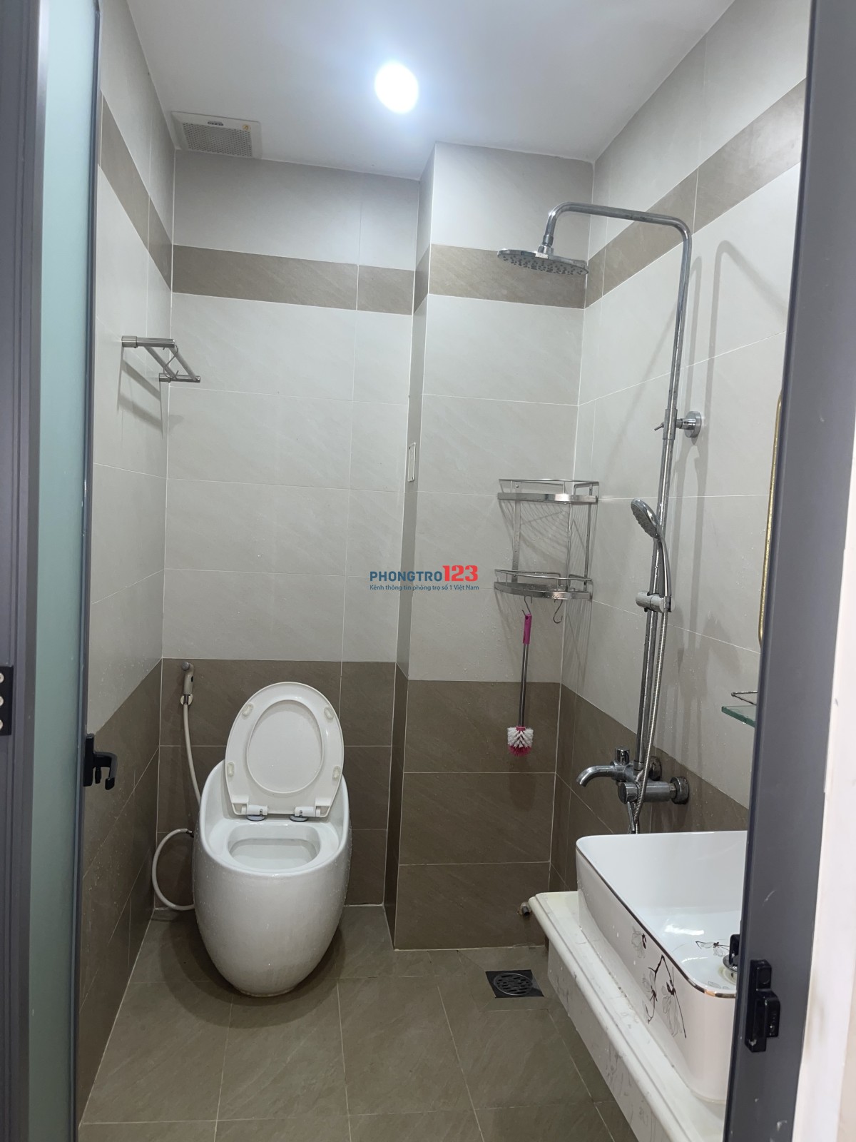 Cho NVVP, SV nam nữ thuê phòng trọ phòng mới ,sạch sẽ, thoáng mát, an ninh, hẻm xe hơi .