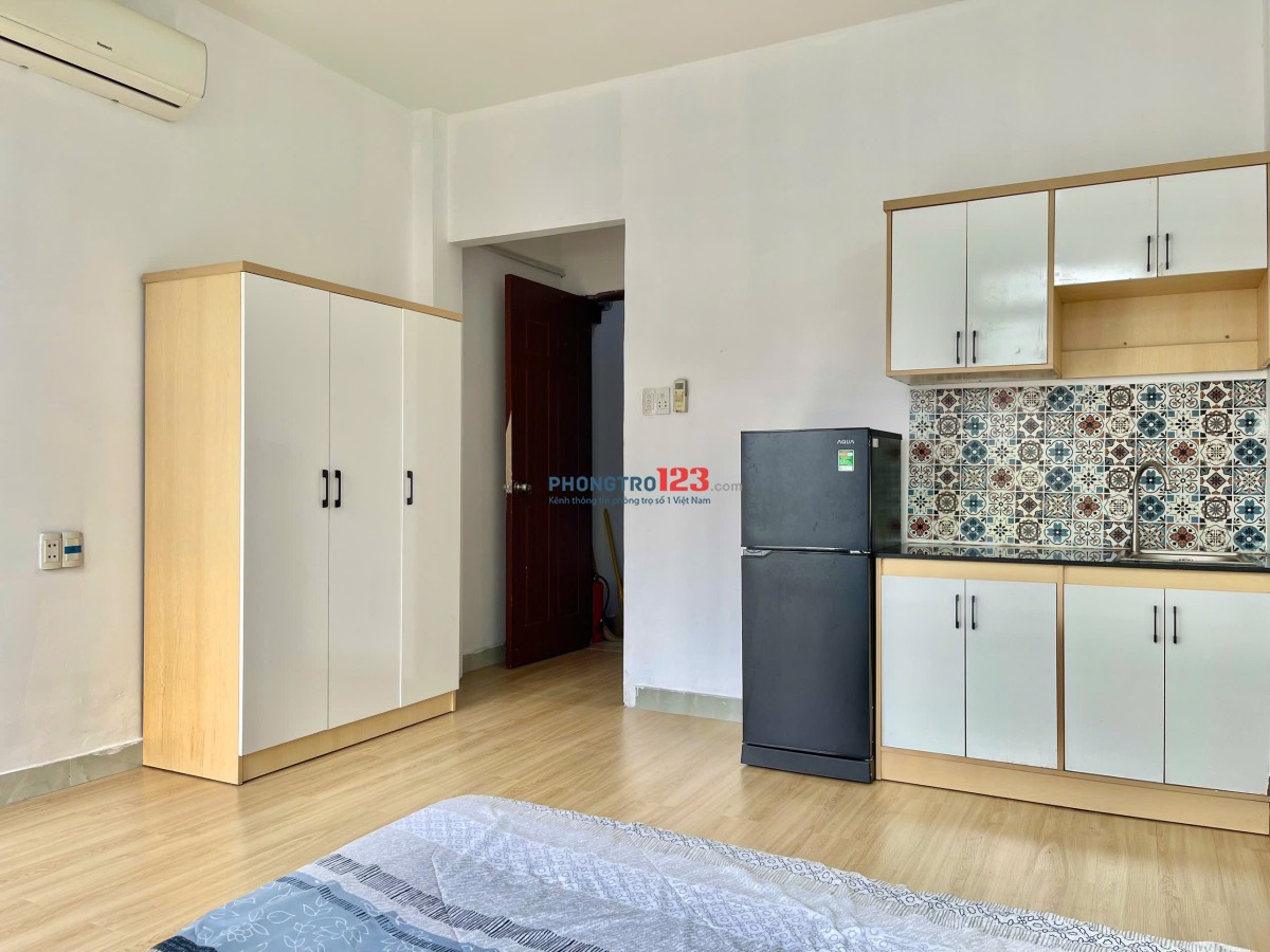 CHO THUÊ PHÒNG TRỌ 30m2 BAN CÔNG RIÊNG NGAY CHỢ BÀ CHIỂU- NƠ TRANG LONG, BÌNH THẠNH