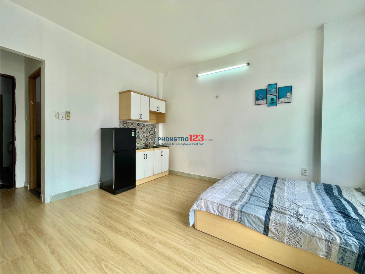 CHO THUÊ PHÒNG TRỌ 30m2 BAN CÔNG RIÊNG NGAY CHỢ BÀ CHIỂU- NƠ TRANG LONG, BÌNH THẠNH
