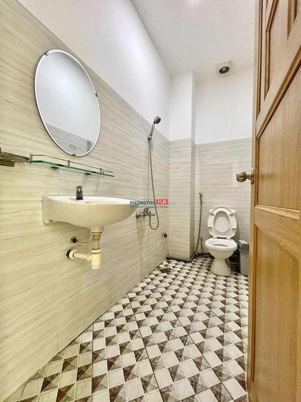 CHO THUÊ PHÒNG TRỌ 30m2 BAN CÔNG RIÊNG NGAY CHỢ BÀ CHIỂU- NƠ TRANG LONG, BÌNH THẠNH