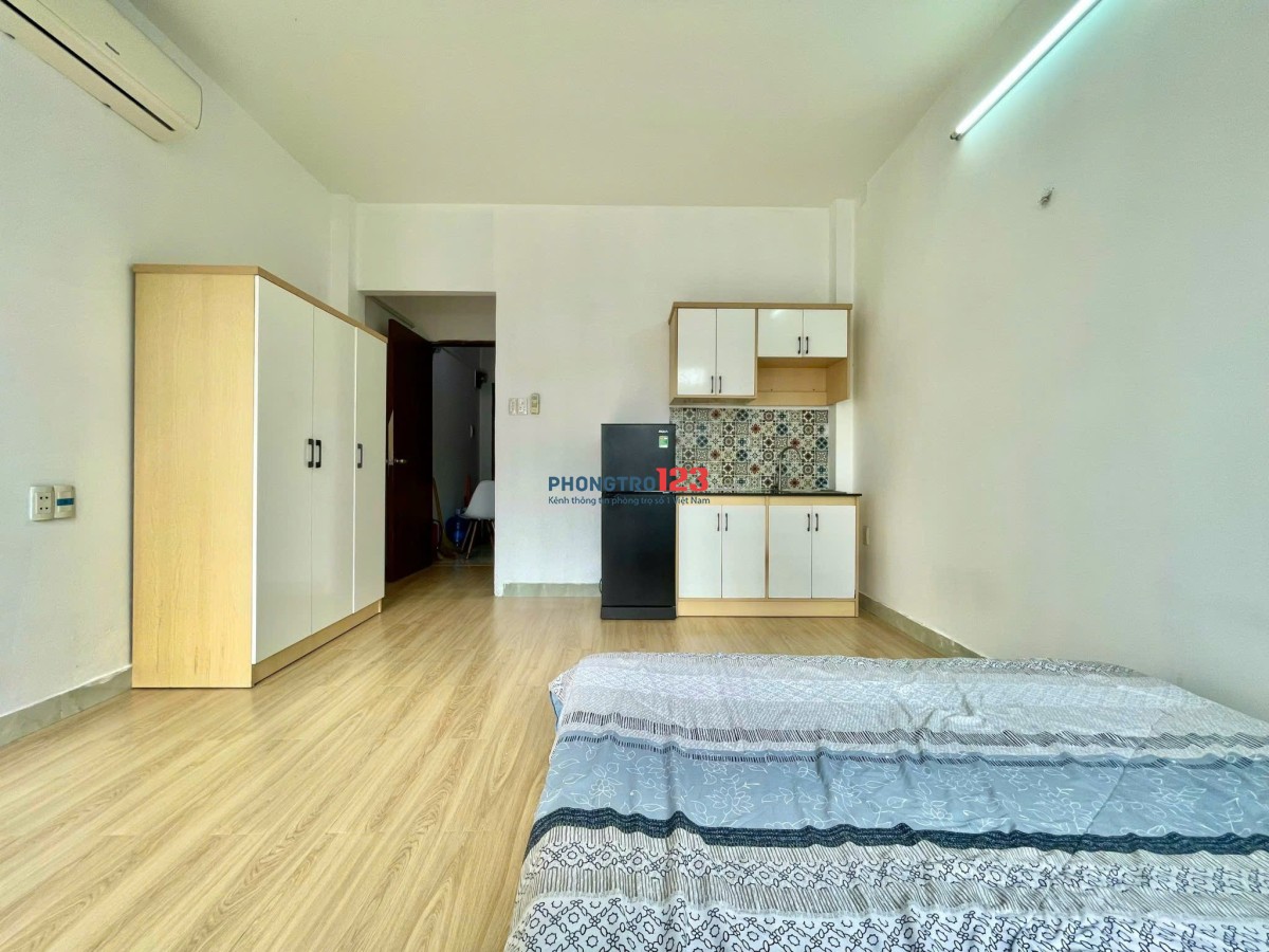 CHO THUÊ PHÒNG TRỌ 30m2 BAN CÔNG RIÊNG NGAY CHỢ BÀ CHIỂU- NƠ TRANG LONG, BÌNH THẠNH