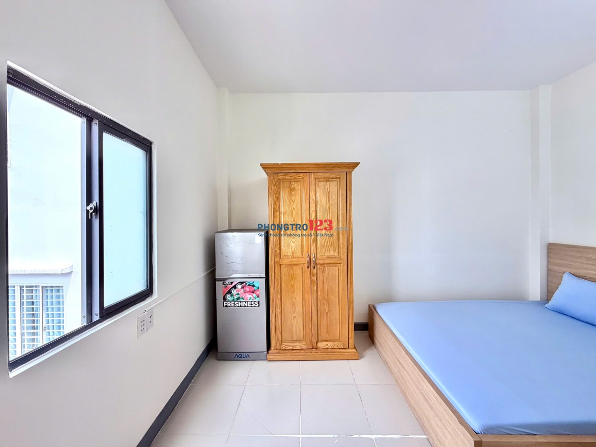 PHÒNG CỬA SỔ THOÁNG NGAY XÔ VIẾT NGHỆ TĨNH SAT VÁCH HUTECH, 2' RA BỜ KÈ TẦM VU