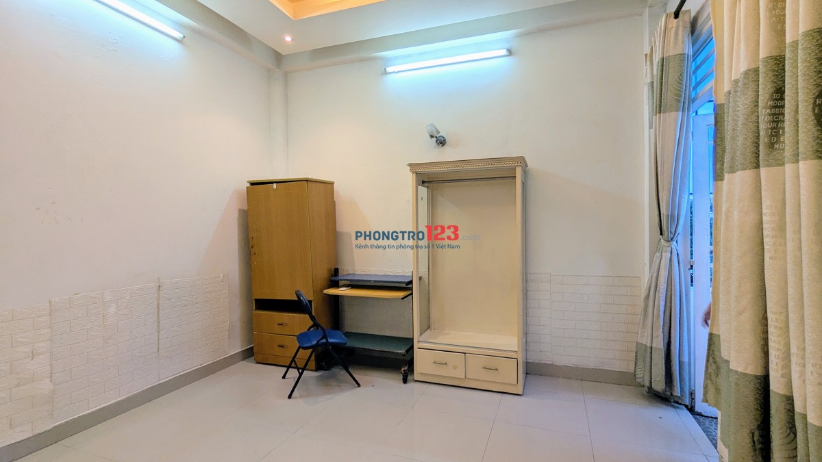 PHÒNG TRỌ NỮ CÓ BAN CÔNG VÀ MÁY LẠNH