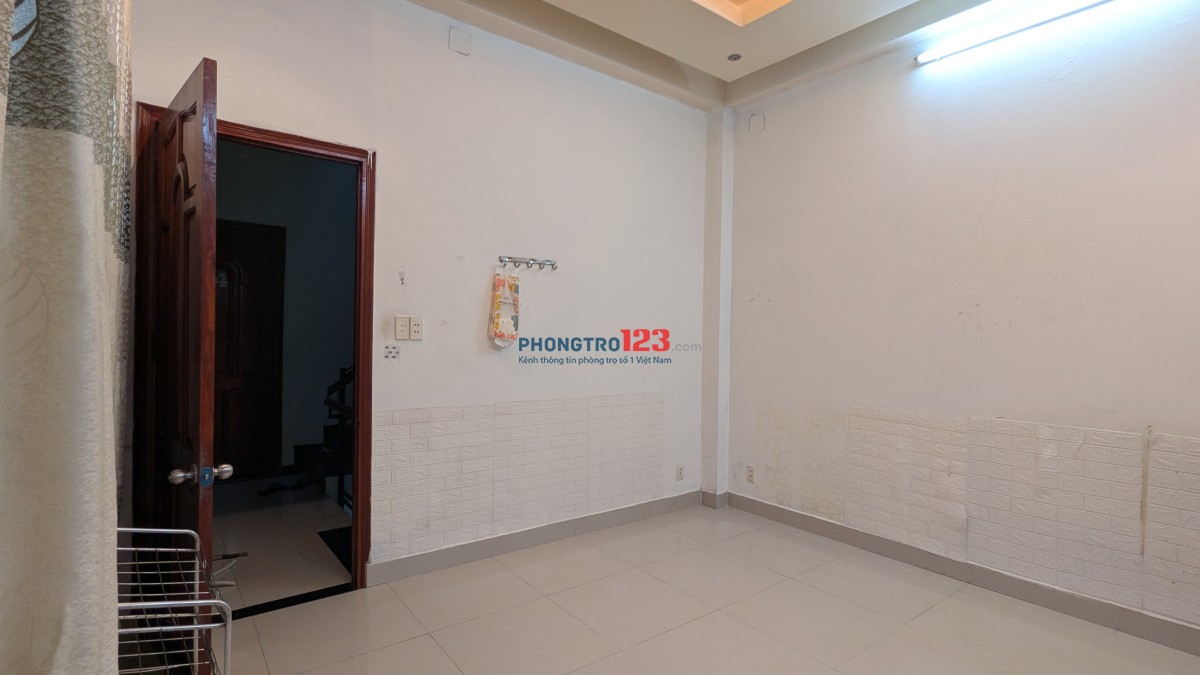 PHÒNG TRỌ NỮ CÓ BAN CÔNG VÀ MÁY LẠNH