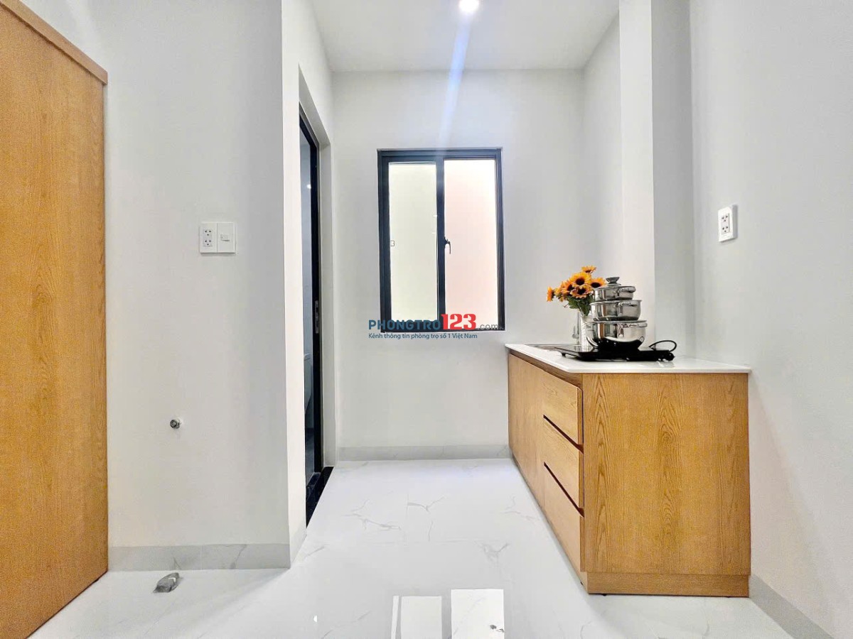 Phòng Cửa Sổ Mới Xây - Tân Thuận Tây gần UFM, Khu chế xuất
